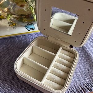 new Sterling Forever ivory colored zippered jewelry travel box